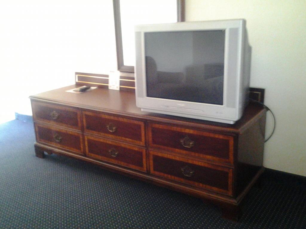Budget Inn Tulare Room photo