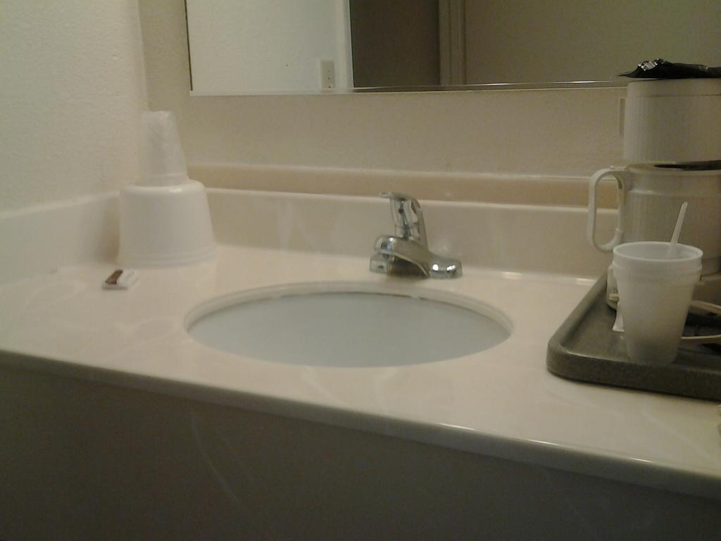 Budget Inn Tulare Room photo